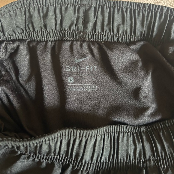 Nike Dri-fit black shorts - Picture 3 of 6